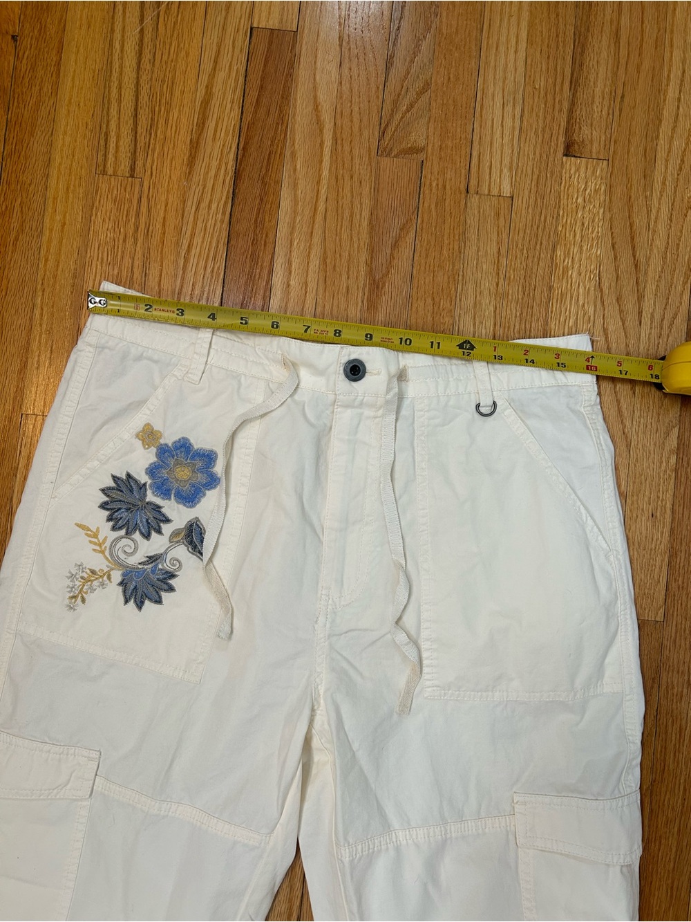 Sundance Embroidered Cream Cargo Pants with Floral Detail - Picture 9 of 10